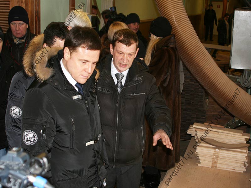 Tula governor inspects the line for the production of piece parquet
