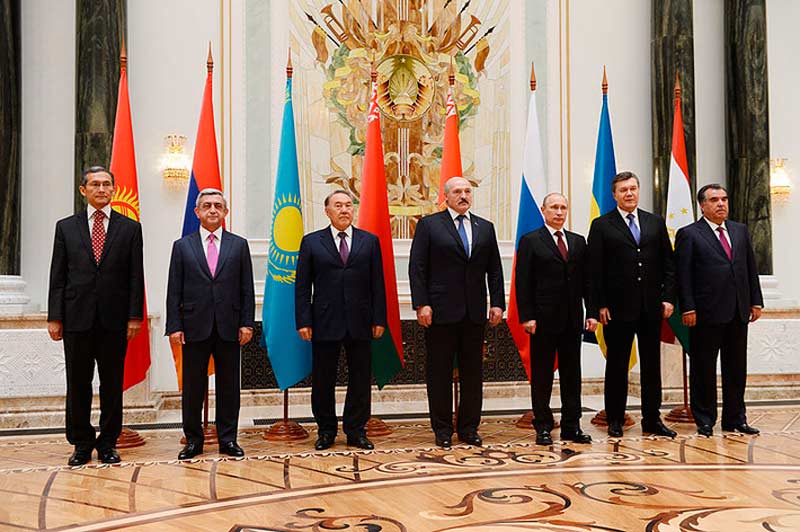 Heads of state stand on our parquet